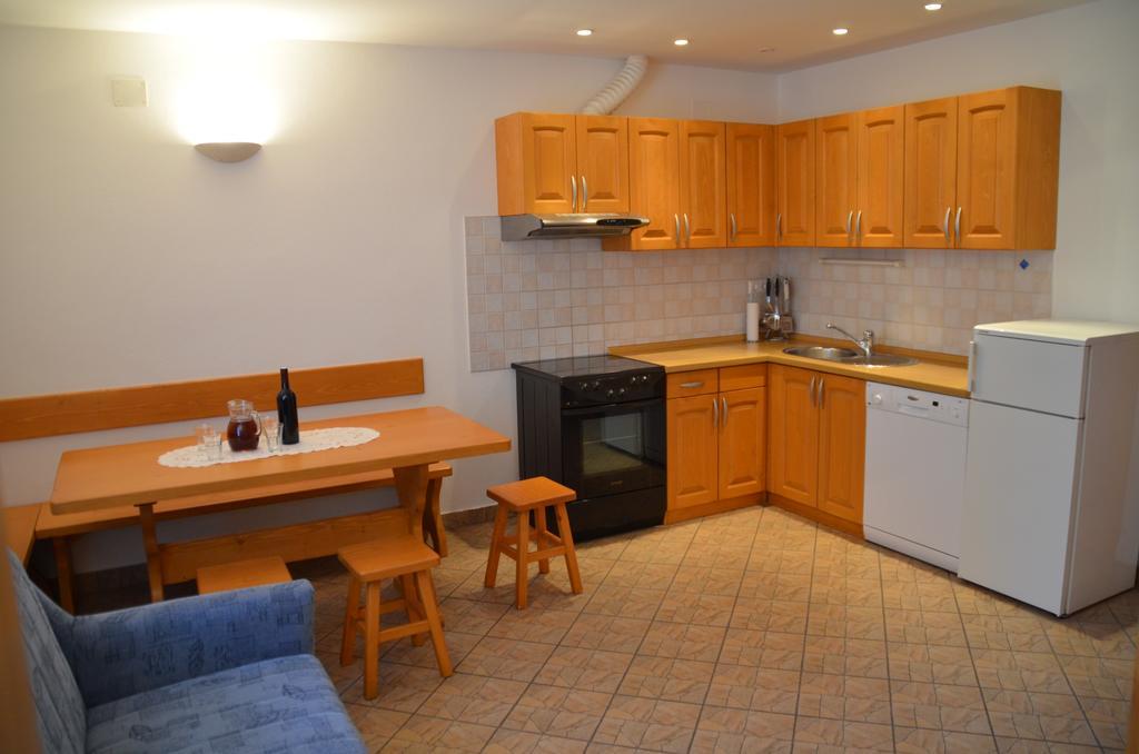 Apartmaji Srnca Церкно Екстериор снимка